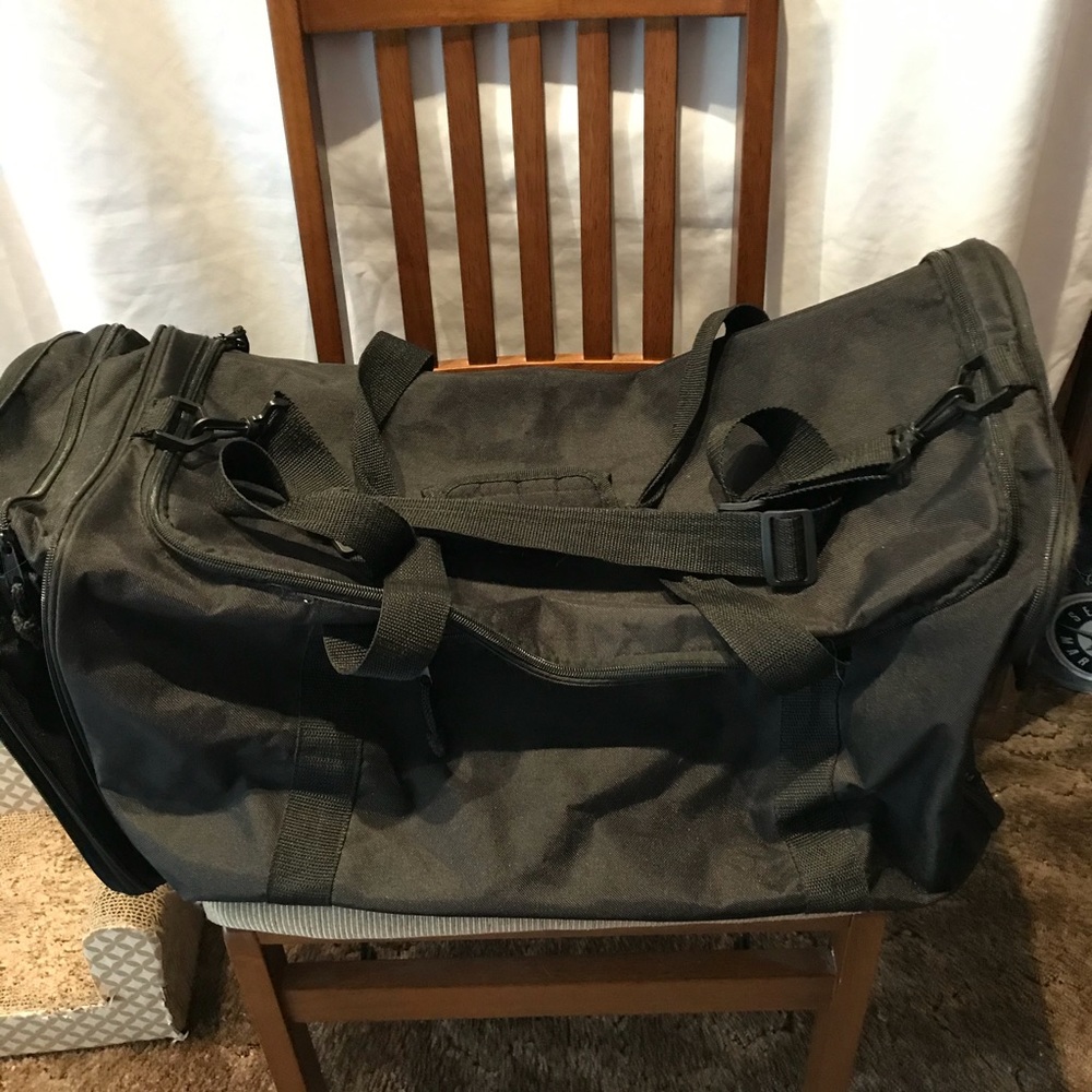 🇺🇸ALS🇺🇸 EUC Zippable/Foldable Black Duffle Bag - Picture 3 of 11